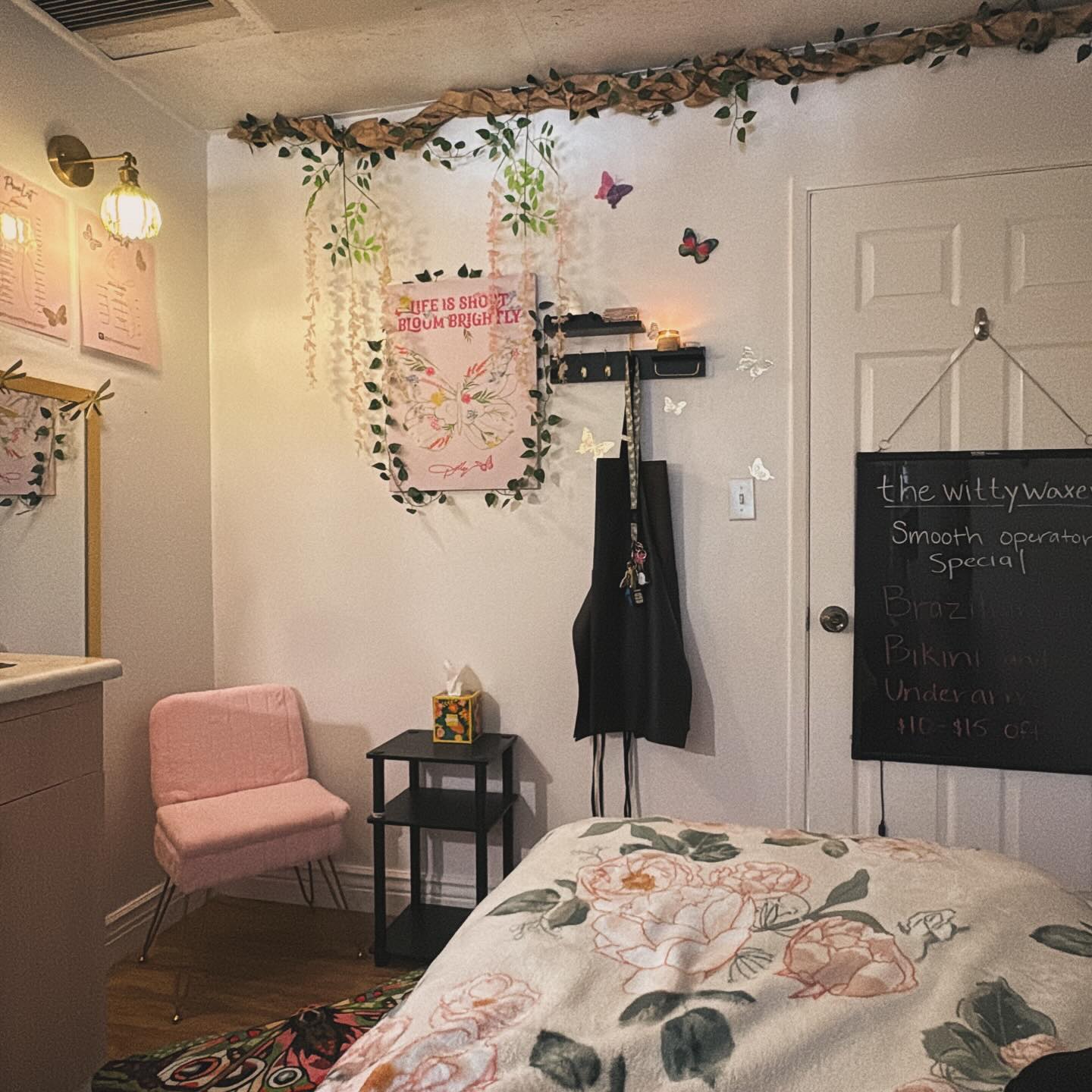 Comfy bed views 🌸✨#mysticalmagical #sweetsuite #homeawayfromhome💕 #bookyourappointmenttoday
