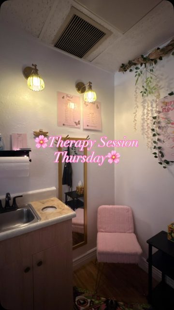 🌸Therapy Session Thursday🌸POV: you finally met your comfort Waxer and now you can’t stop over sharing lolI’ve pretty much heard it all. I feel like an actual therapist sometimes but that’s kinda the best part of the job. Feel free to vent while I make that skin silky smooth #therapysessionthursday #waxing209 #modestowaxing #smoothskin #comfy